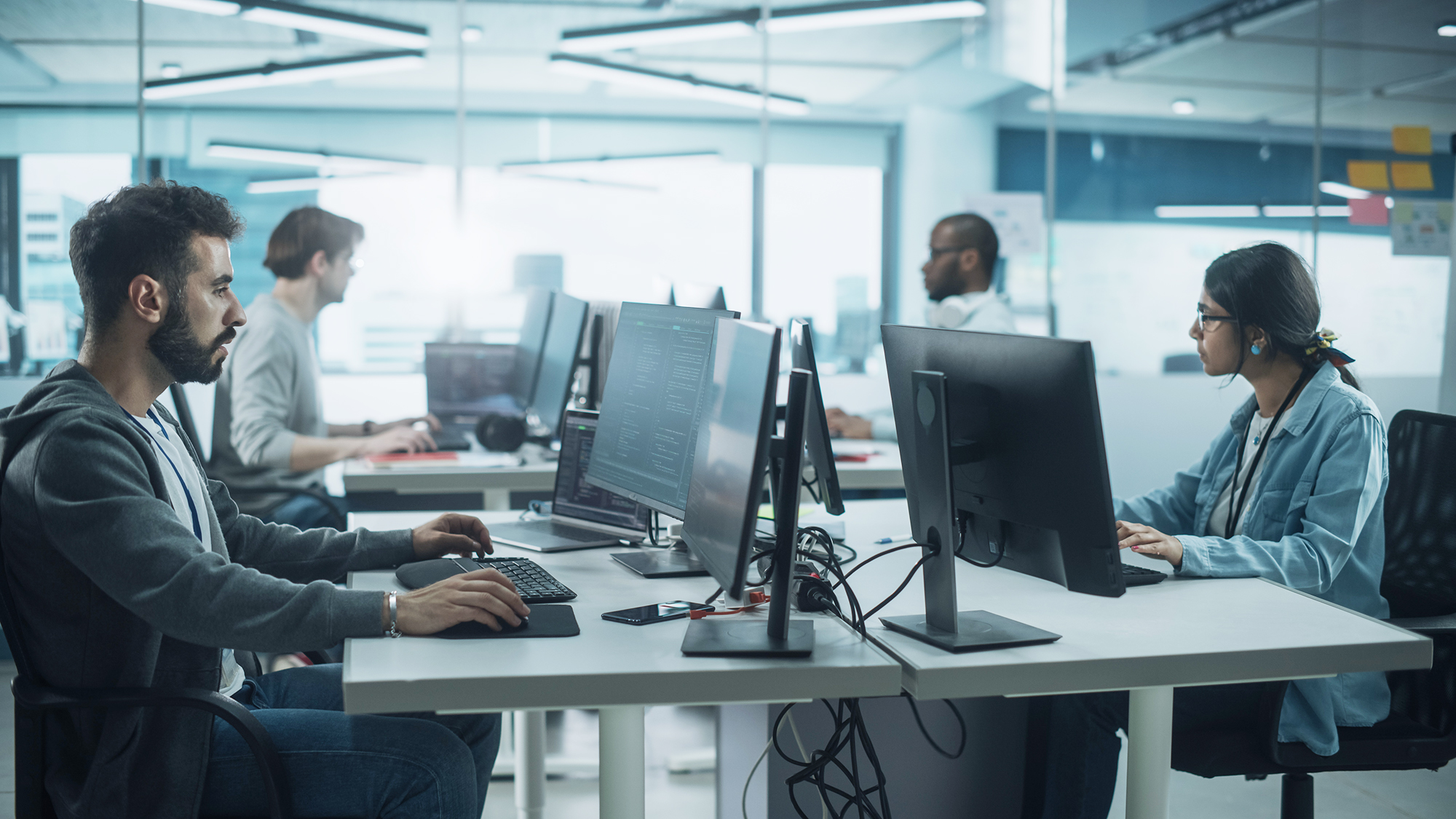 Equipe acompanhando indicadores